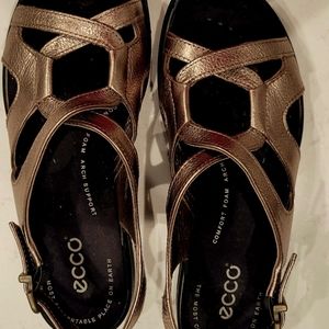 ECCO Sandals, EU 39 ~ Metallic Bronze/Gold